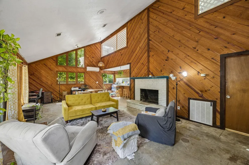 237 Long Drive Onalaska, TX 77360