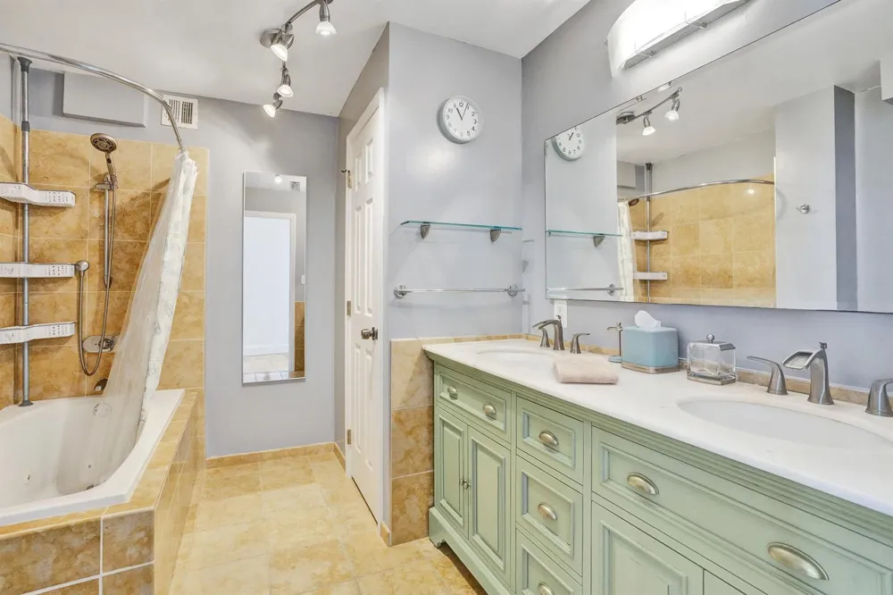 2881 NE 33rd Court #10b Fort Lauderdale, FL 33306