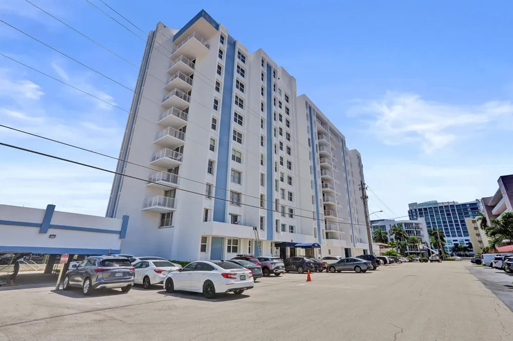 2881 NE 33rd Court #10b Fort Lauderdale, FL 33306