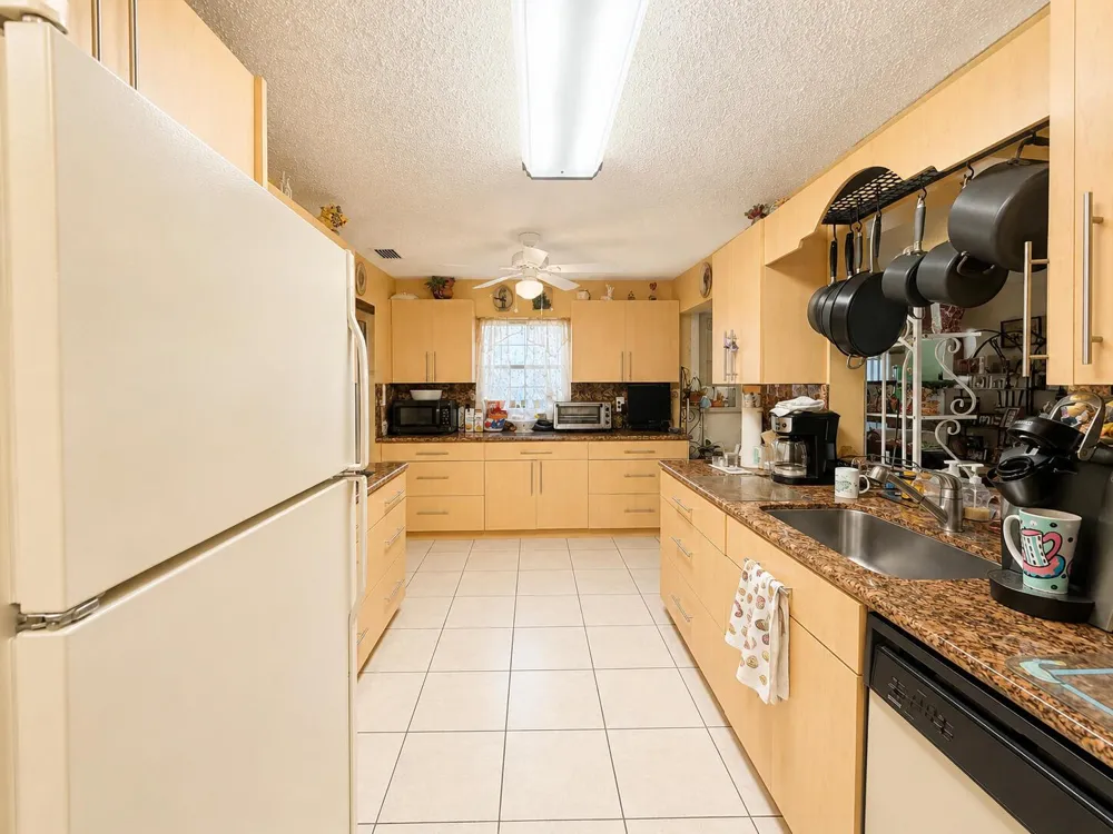 1266 NW 82nd Avenue Plantation, FL 33322