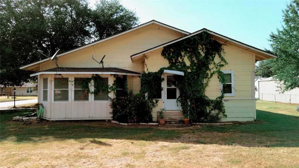 650 Ave H Somerville, TX 77879