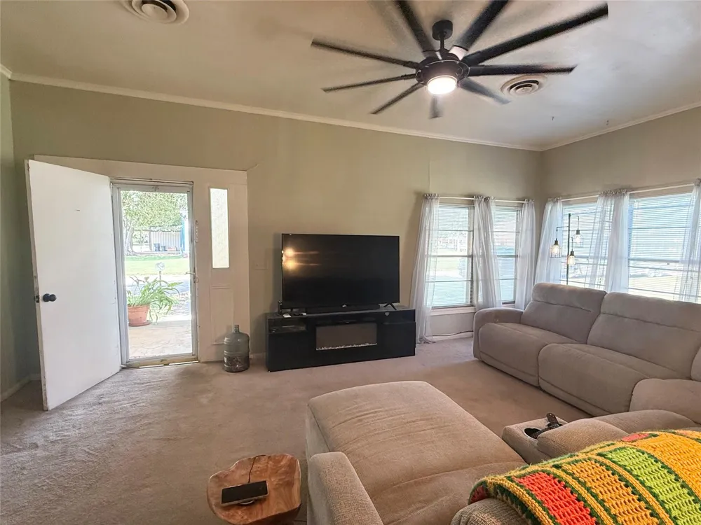 650 Ave H Somerville, TX 77879