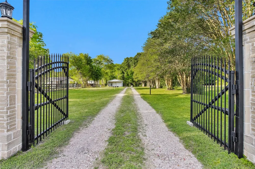 13250 Fm 830 Willis, TX 77318