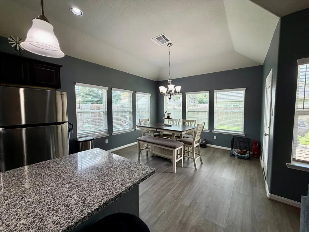 315 Woodhaven Drive West Columbia, TX 77486