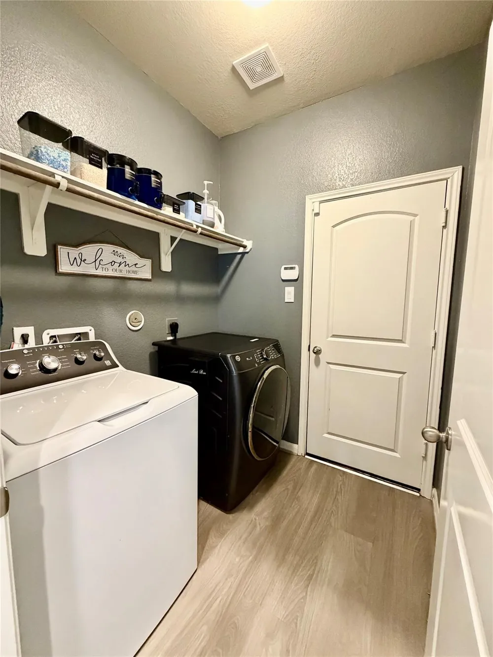 315 Woodhaven Drive West Columbia, TX 77486