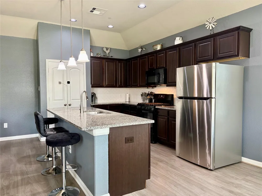 315 Woodhaven Drive West Columbia, TX 77486