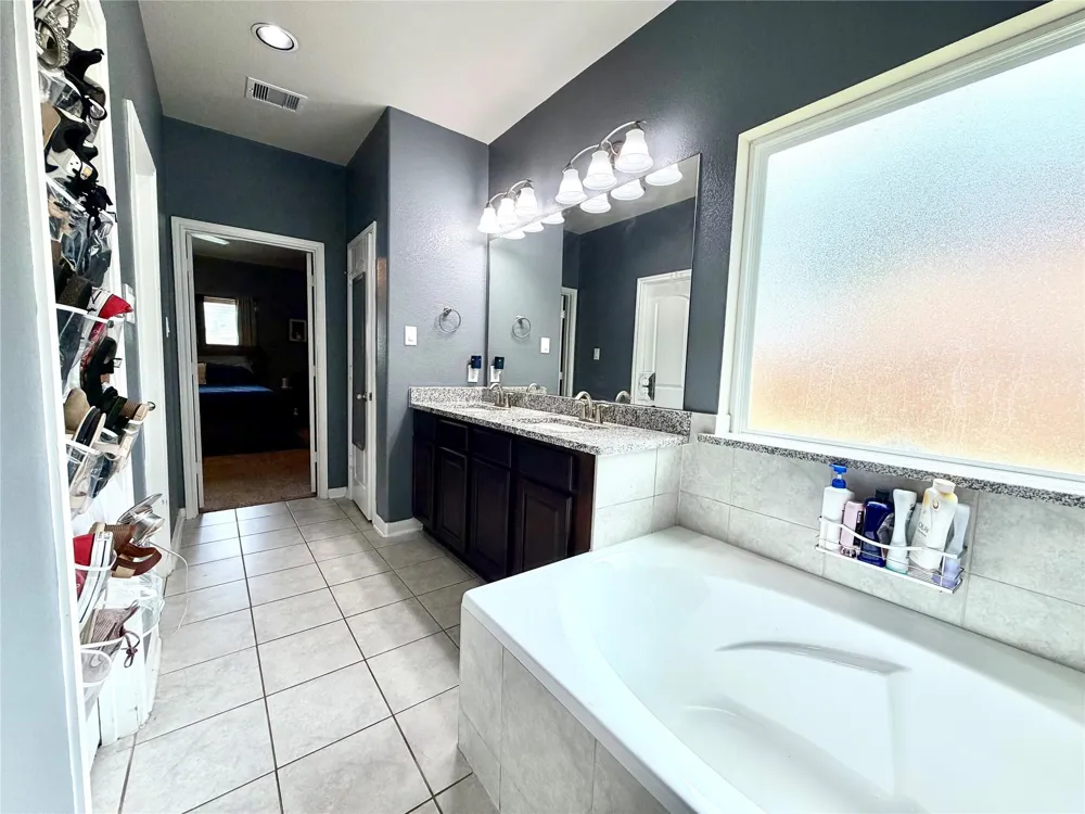 315 Woodhaven Drive West Columbia, TX 77486