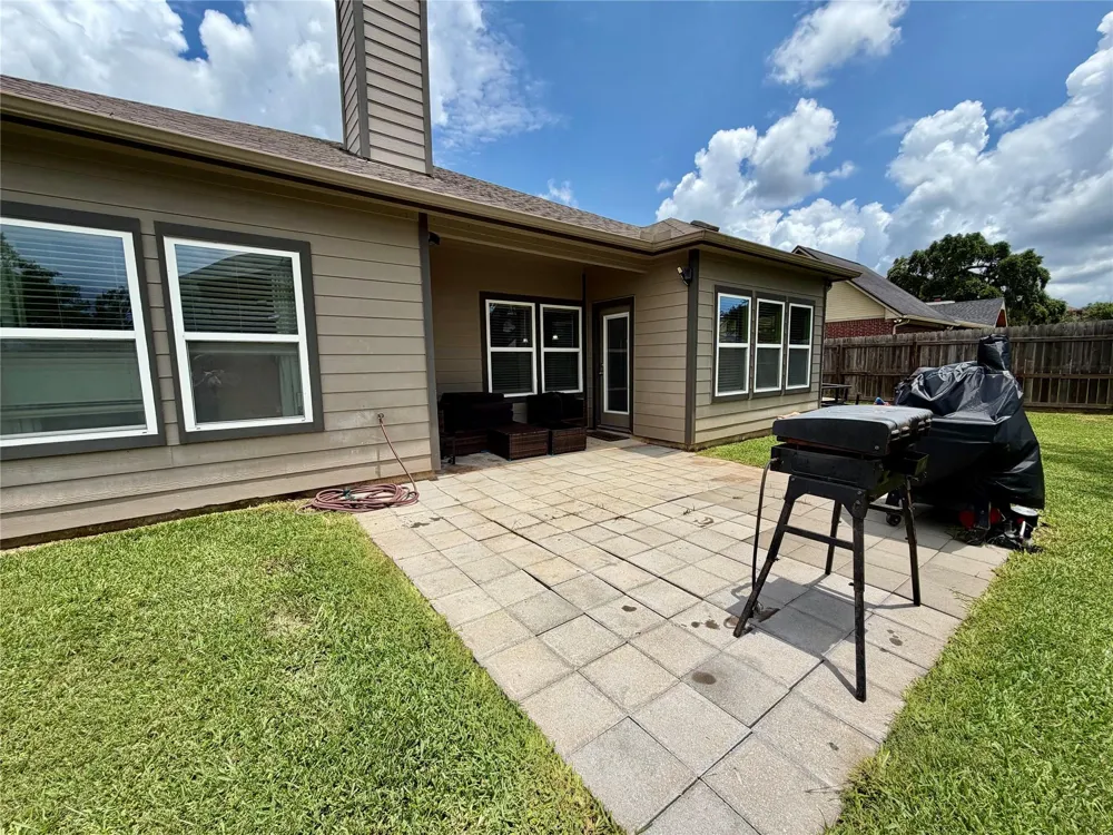 315 Woodhaven Drive West Columbia, TX 77486