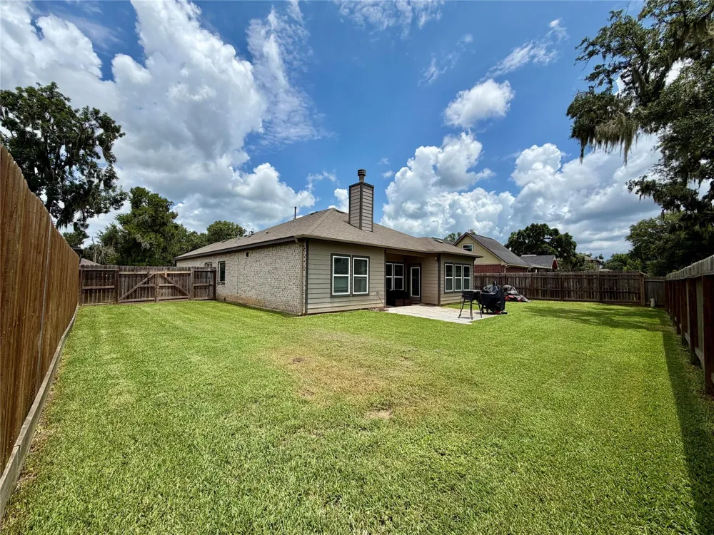 315 Woodhaven Drive West Columbia, TX 77486