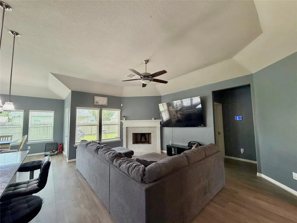 315 Woodhaven Drive West Columbia, TX 77486