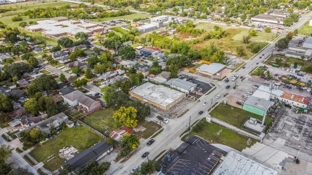 1018 Shaver Street Pasadena, TX 77506