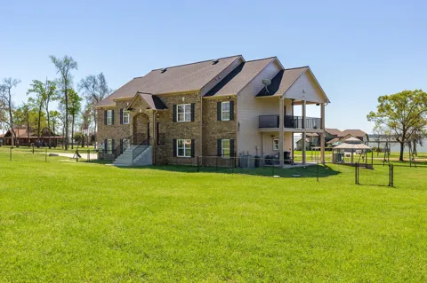 264 Falcon Point