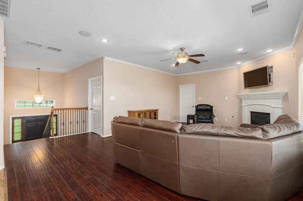 264 Falcon Point Onalaska, TX 77360