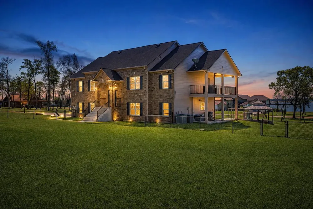 264 Falcon Point Onalaska, TX 77360