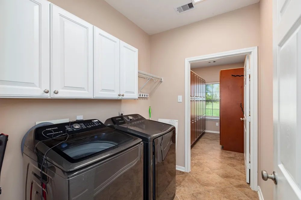 264 Falcon Point Onalaska, TX 77360