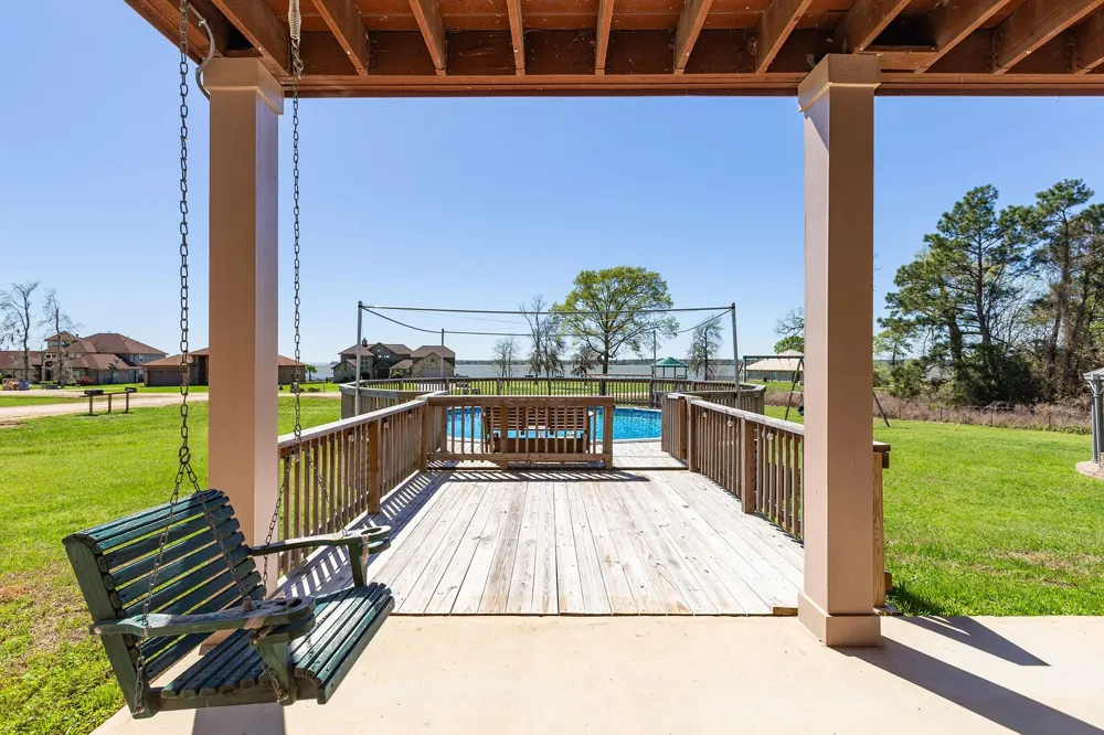 264 Falcon Point Onalaska, TX 77360
