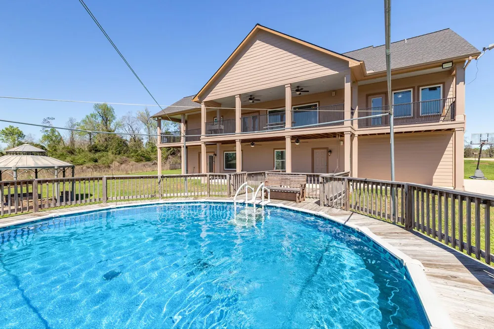 264 Falcon Point Onalaska, TX 77360