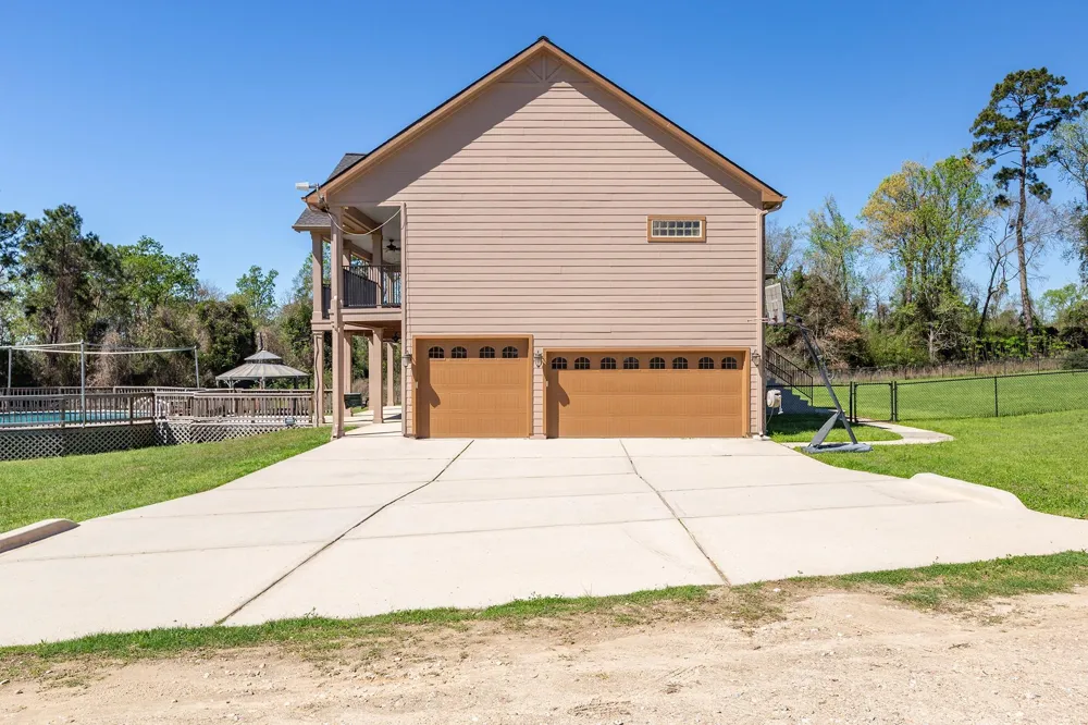 264 Falcon Point Onalaska, TX 77360