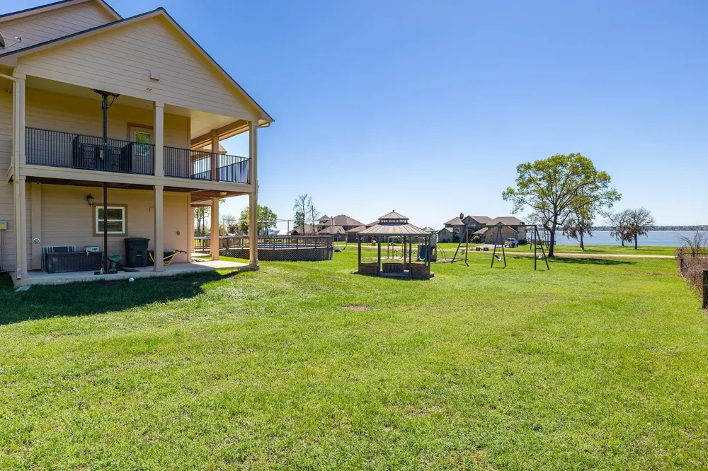 264 Falcon Point Onalaska, TX 77360