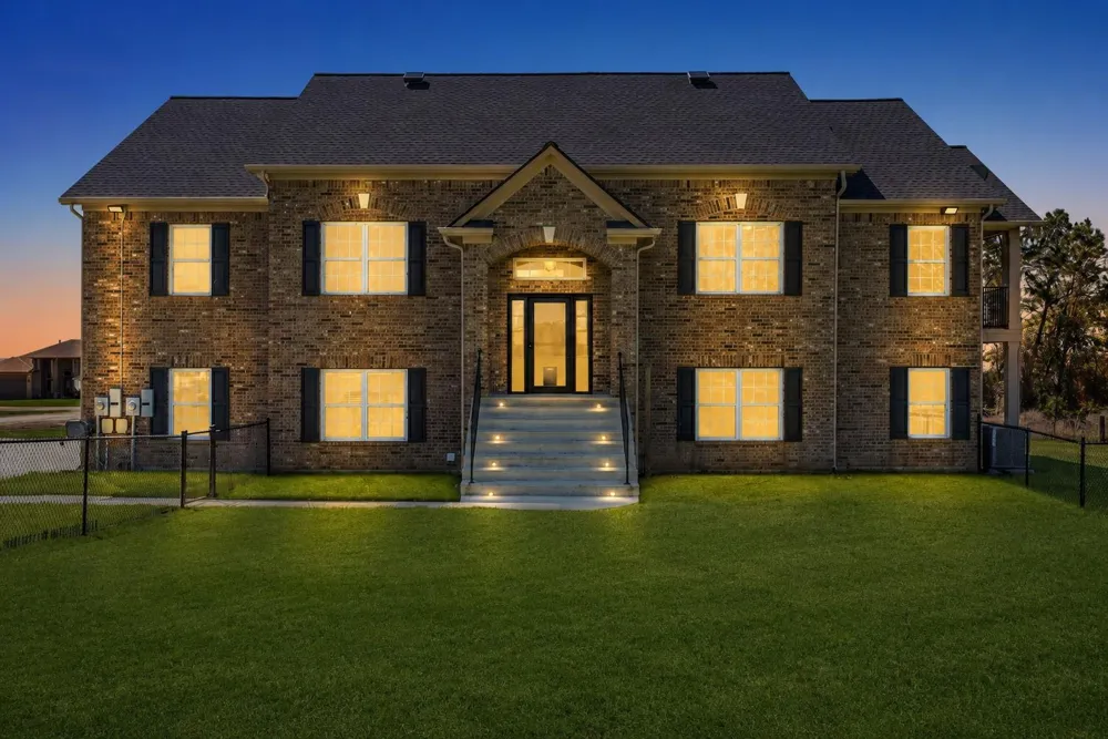 264 Falcon Point Onalaska, TX 77360