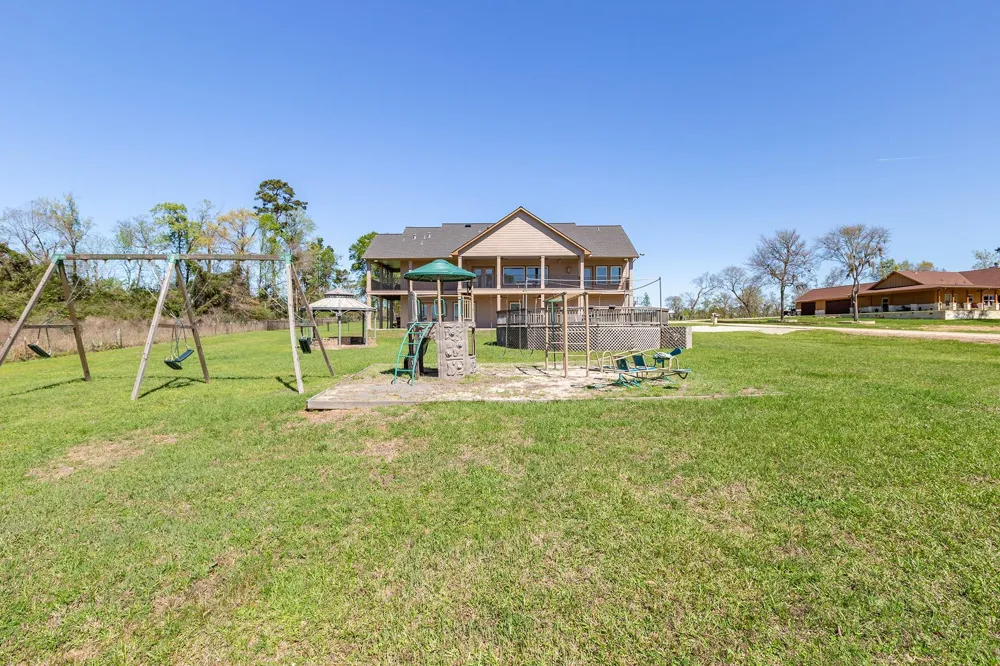 264 Falcon Point Onalaska, TX 77360
