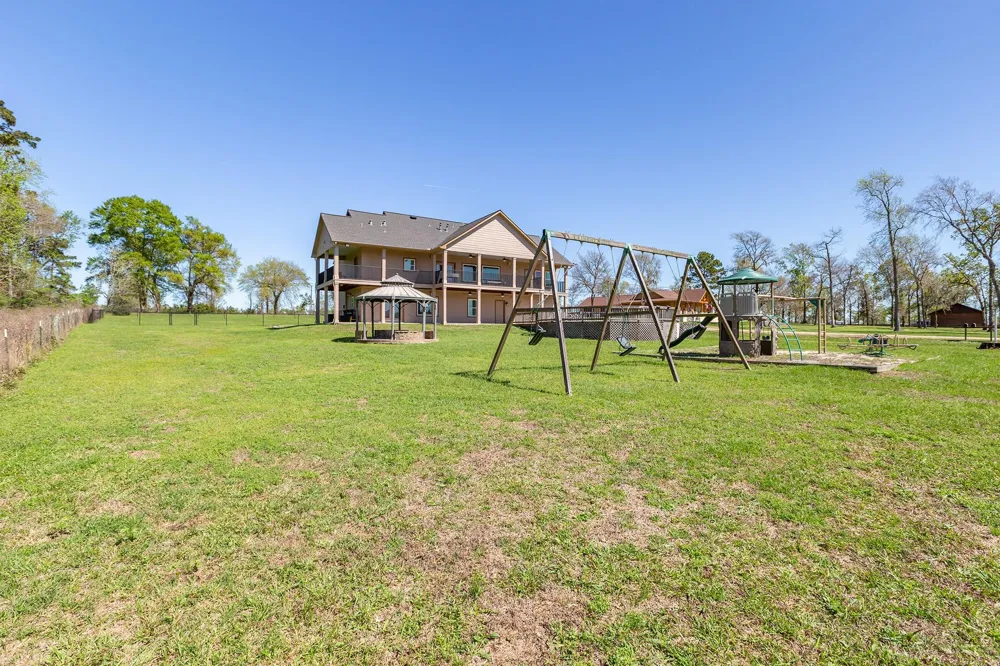 264 Falcon Point Onalaska, TX 77360