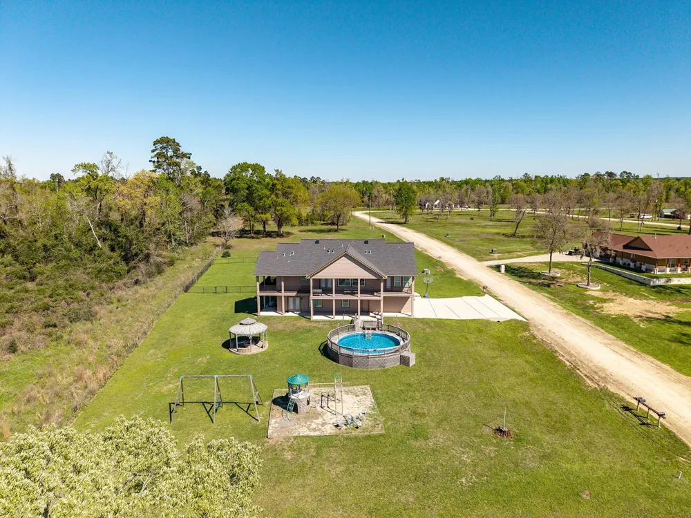 264 Falcon Point Onalaska, TX 77360