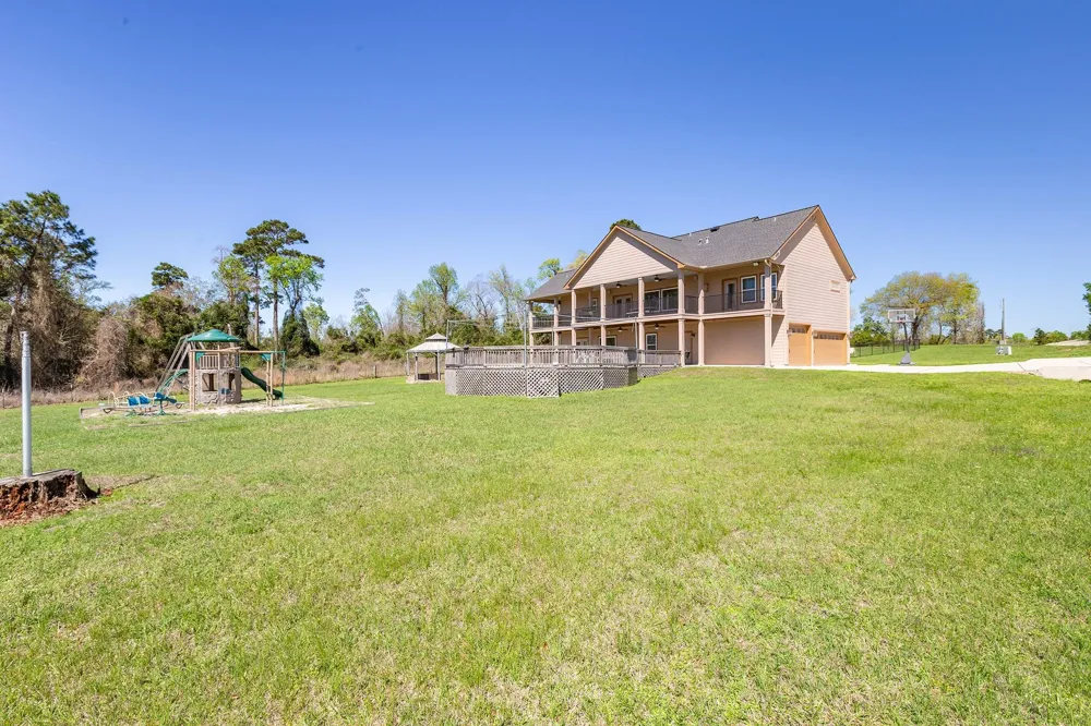 264 Falcon Point Onalaska, TX 77360