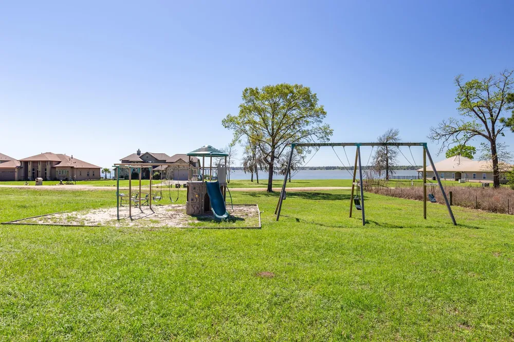 264 Falcon Point Onalaska, TX 77360