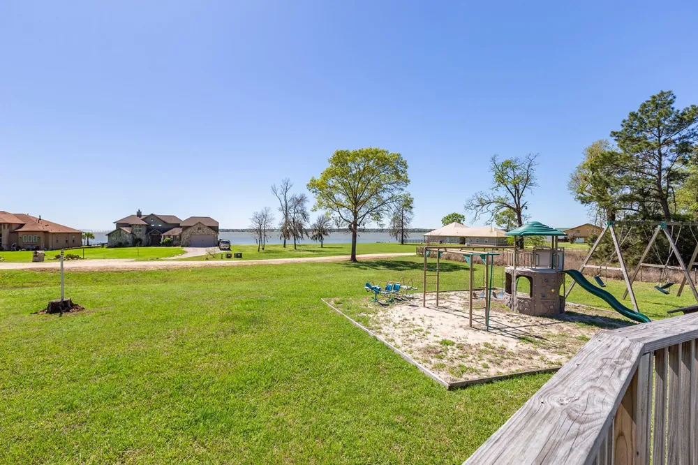 264 Falcon Point Onalaska, TX 77360
