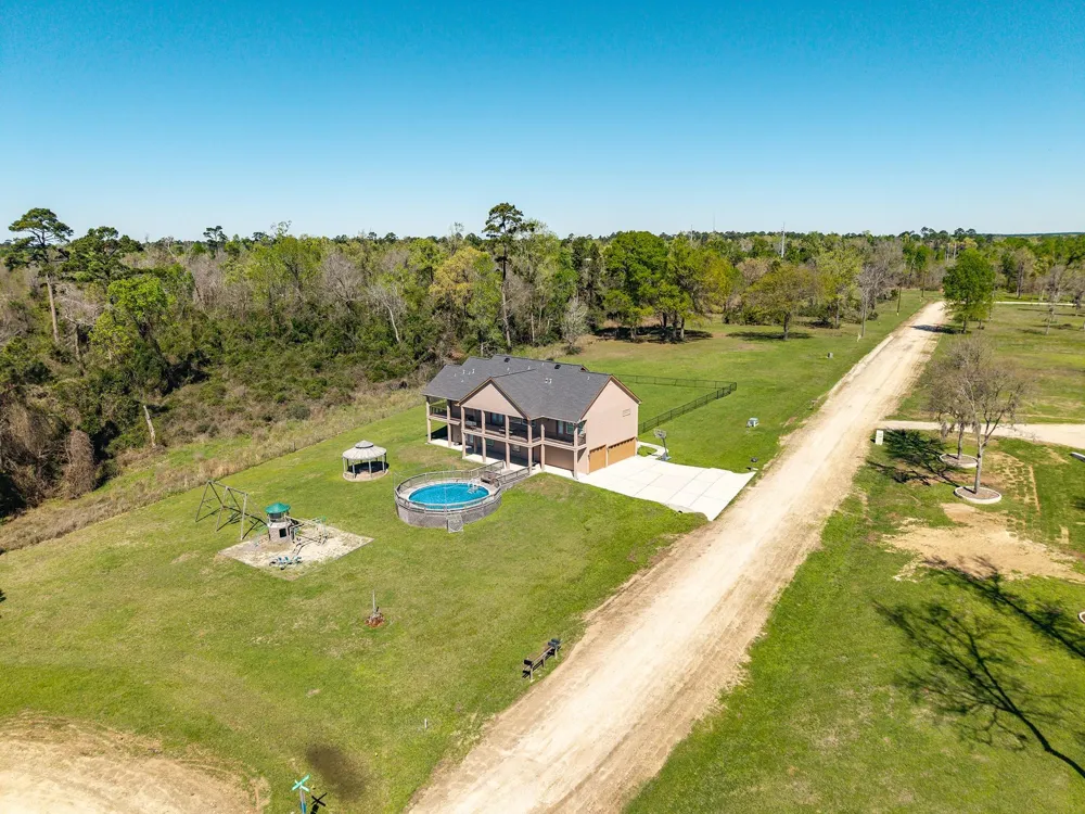 264 Falcon Point Onalaska, TX 77360