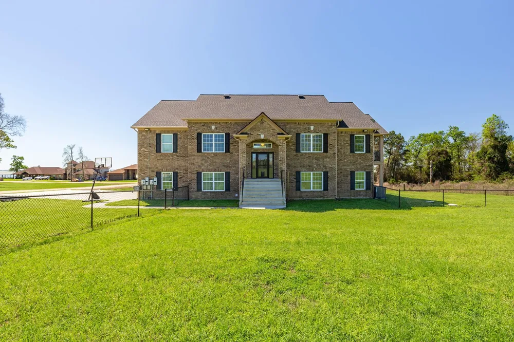 264 Falcon Point Onalaska, TX 77360