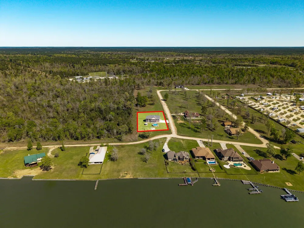 264 Falcon Point Onalaska, TX 77360