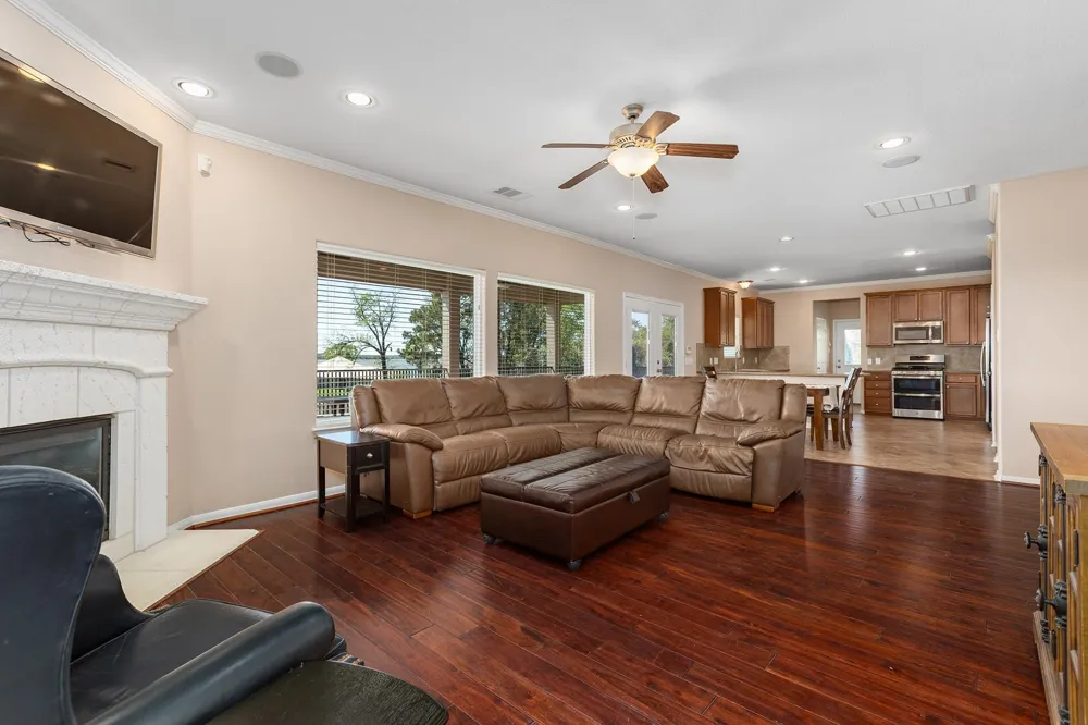 264 Falcon Point Onalaska, TX 77360