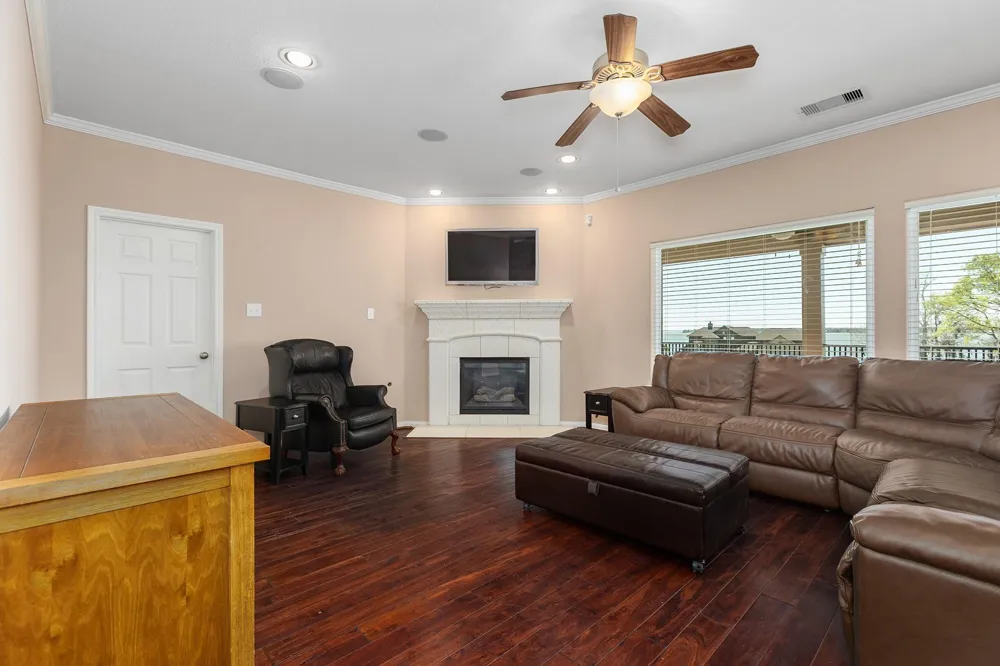 264 Falcon Point Onalaska, TX 77360