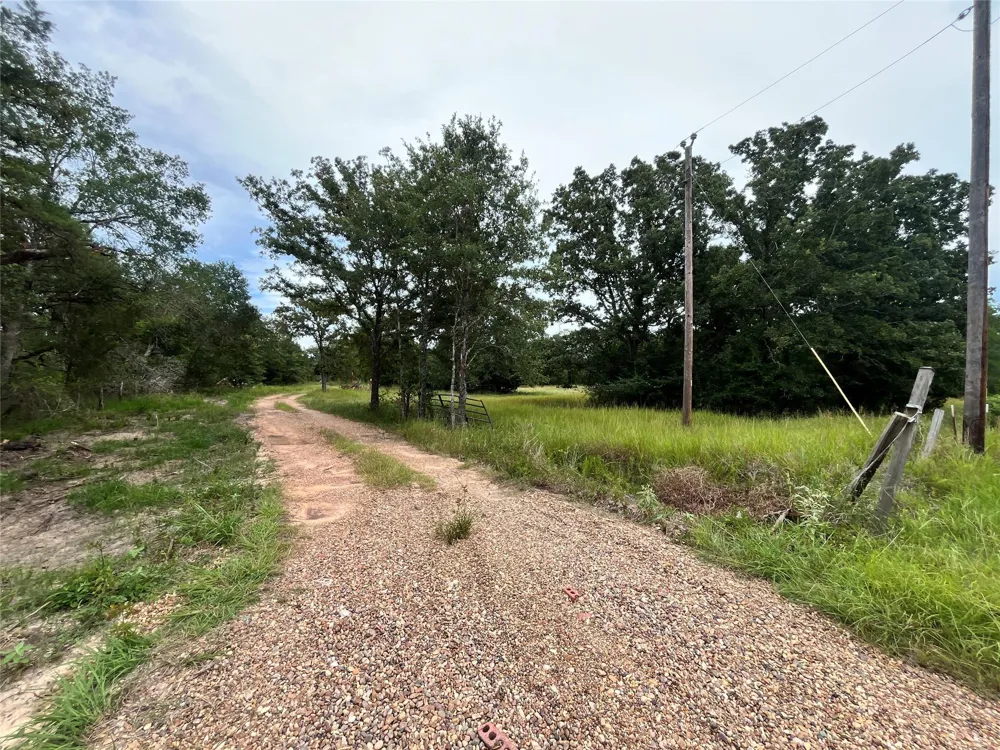 22243 Kmiec Road Hempstead, TX 77445