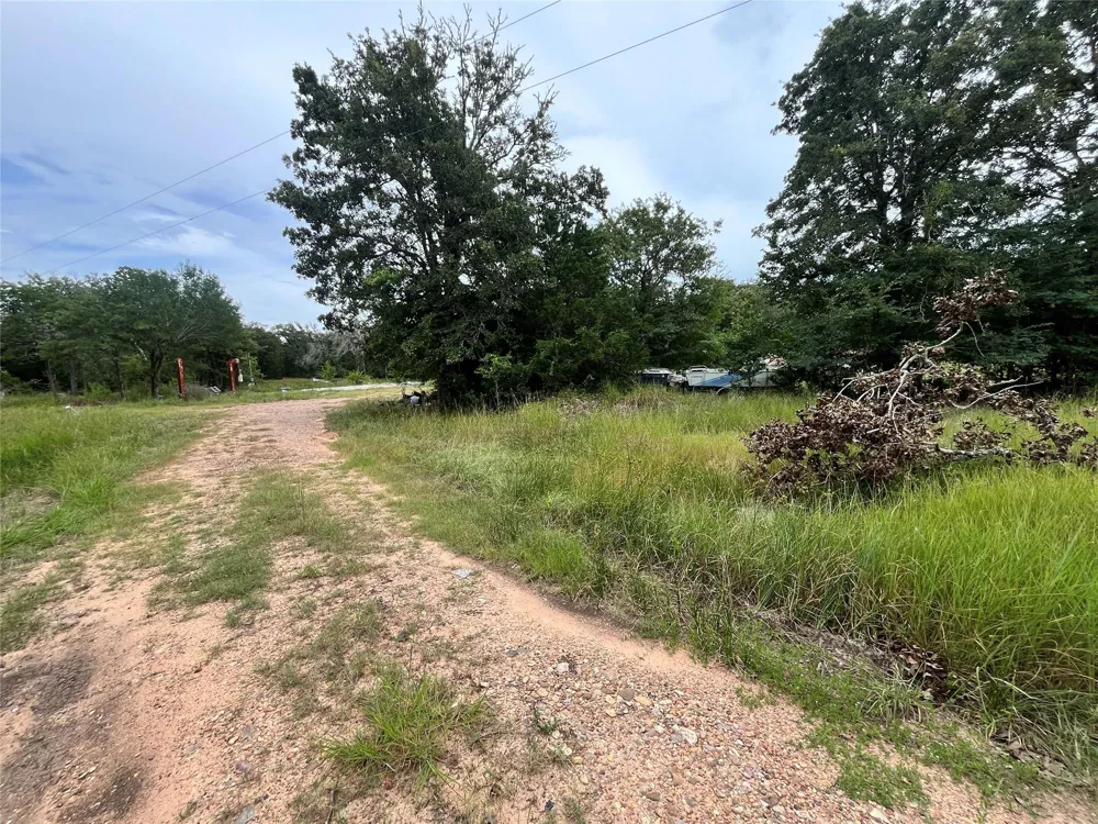 22243 Kmiec Road Hempstead, TX 77445