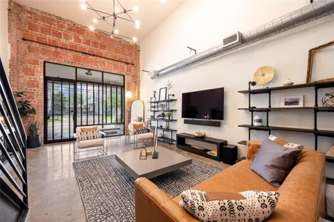 1601 W Webster Street #7