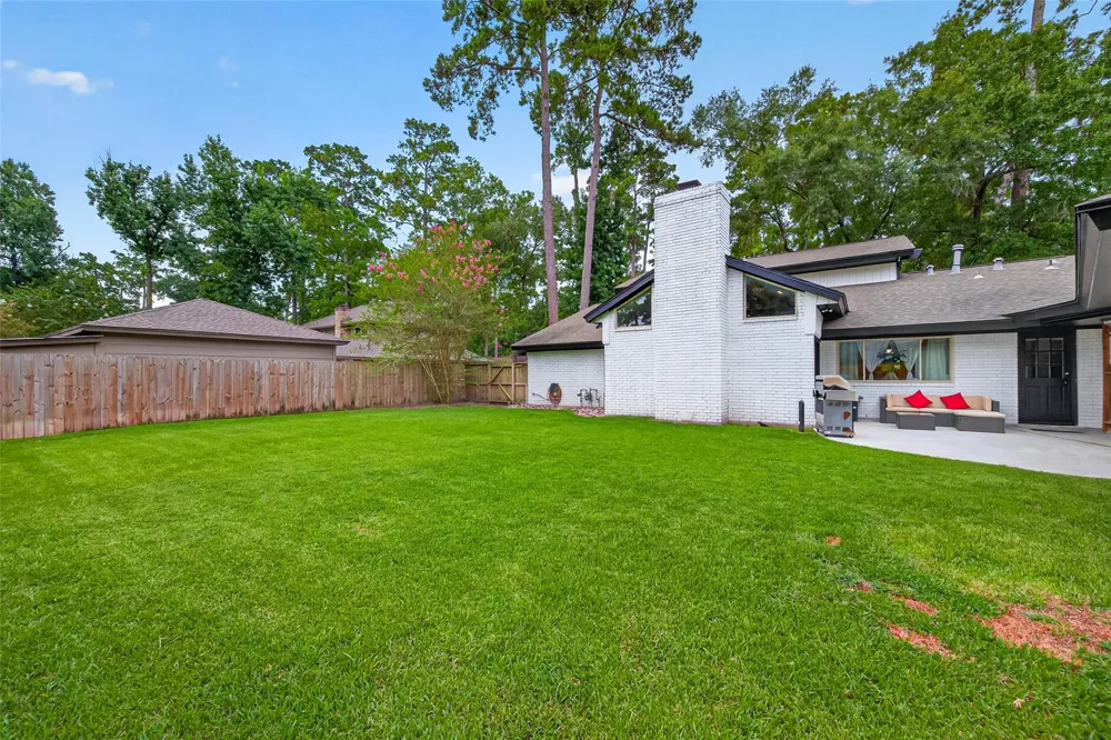 2207 Laurel Hill Drive Kingwood, TX 77339