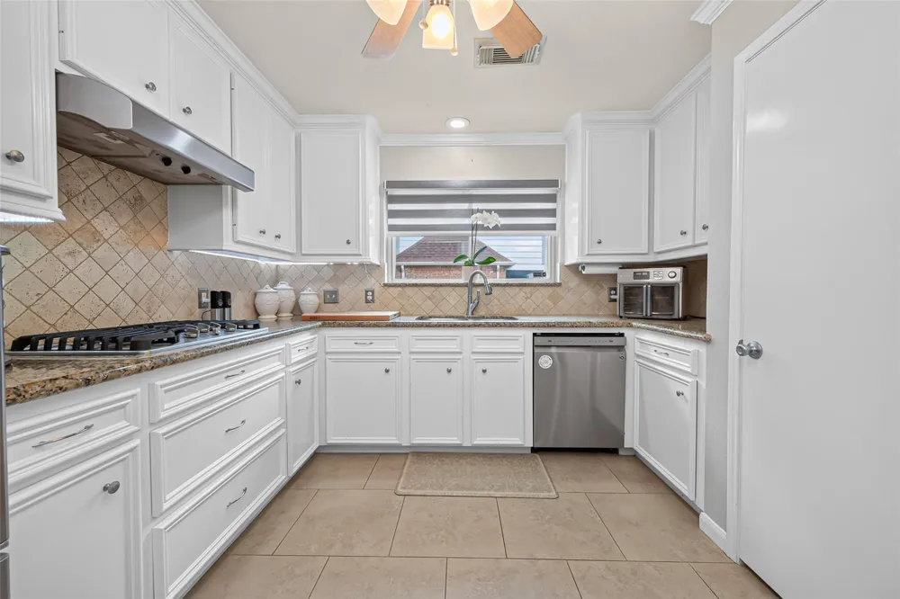 2207 Laurel Hill Drive Kingwood, TX 77339