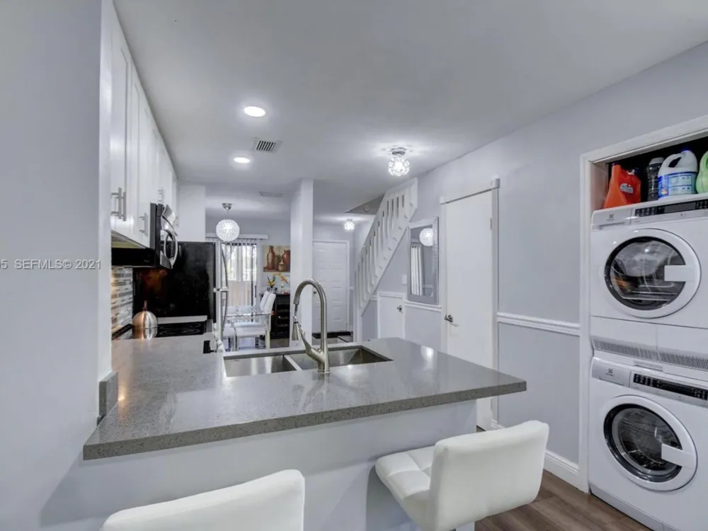 9270 NW 40th Street Coral Springs, FL 33065