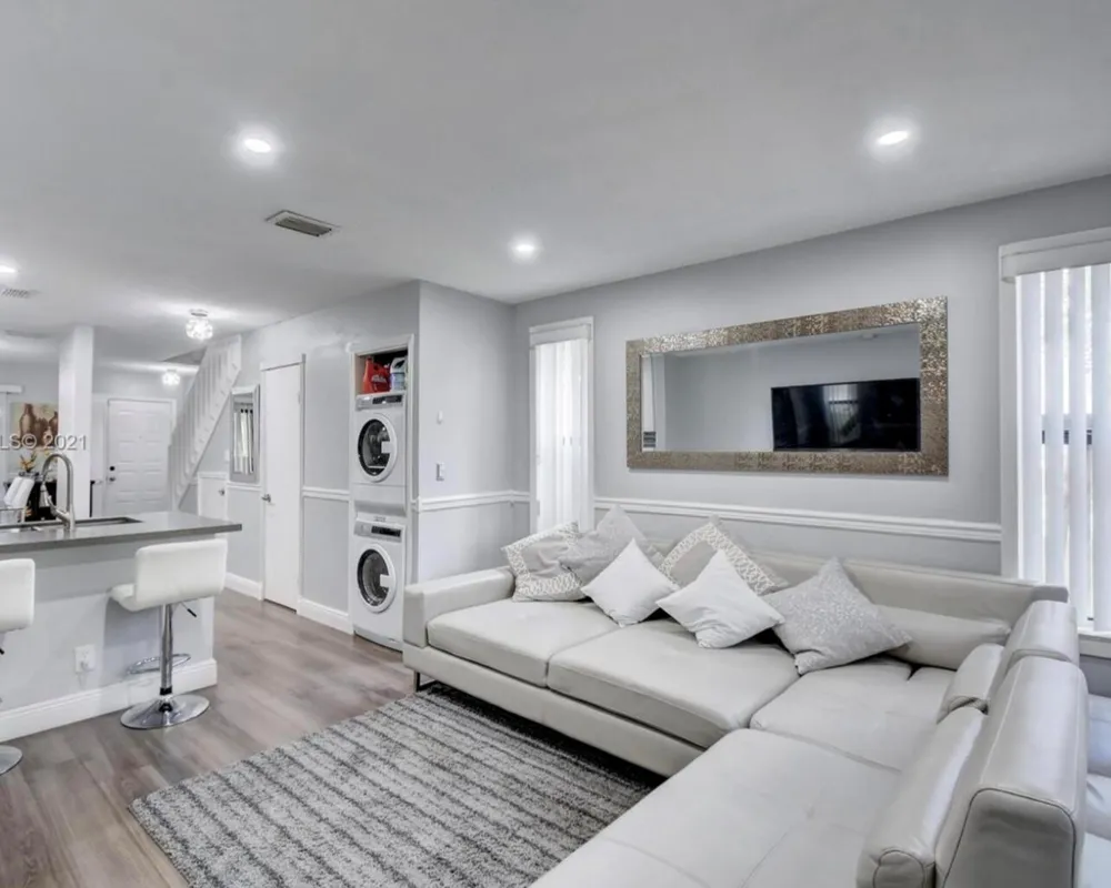 9270 NW 40th Street Coral Springs, FL 33065