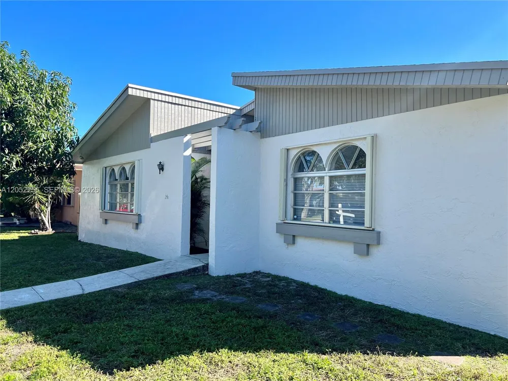 240 SE 7th St Dania Beach, FL 33004