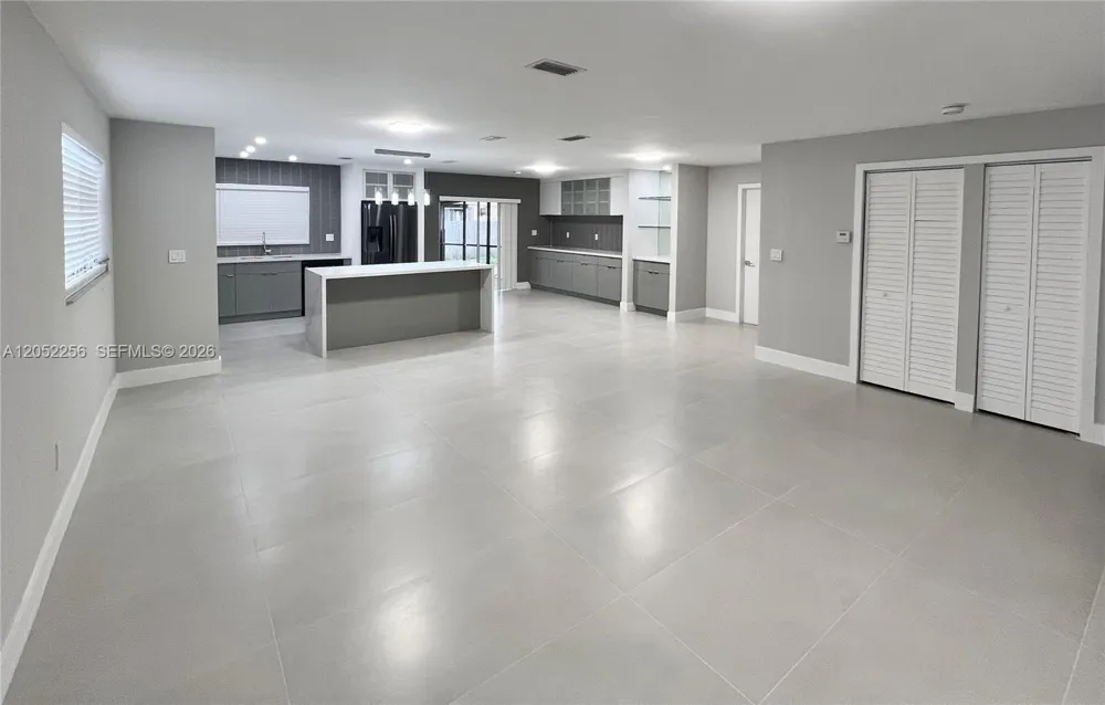 240 SE 7th St Dania Beach, FL 33004