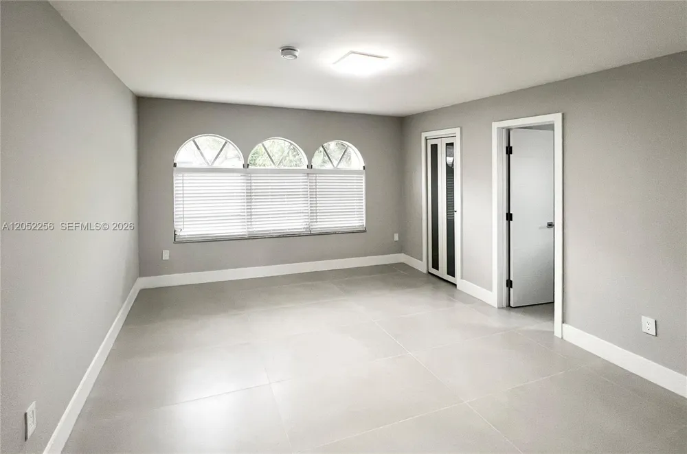 240 SE 7th St Dania Beach, FL 33004