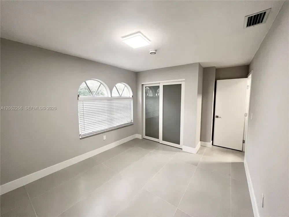 240 SE 7th St Dania Beach, FL 33004