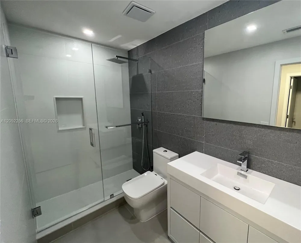 240 SE 7th St Dania Beach, FL 33004