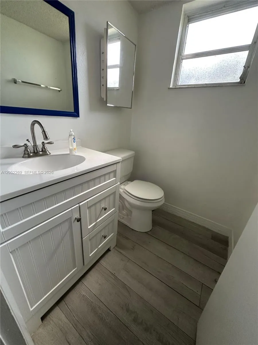 3777 NW 78th Ave #10B Davie, FL 33024