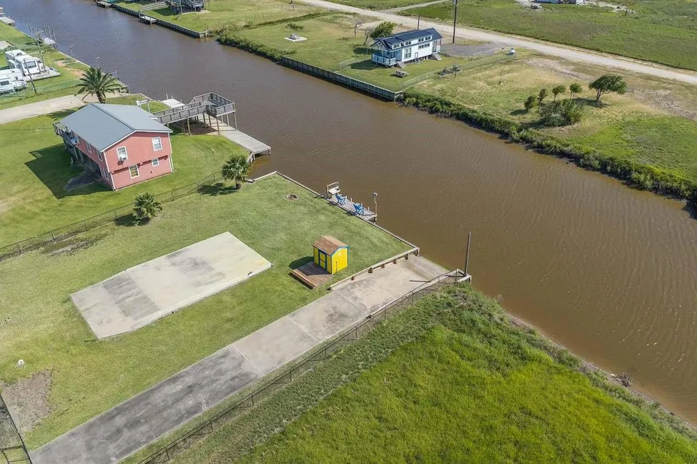 683 Hall Road Sargent, TX 77414
