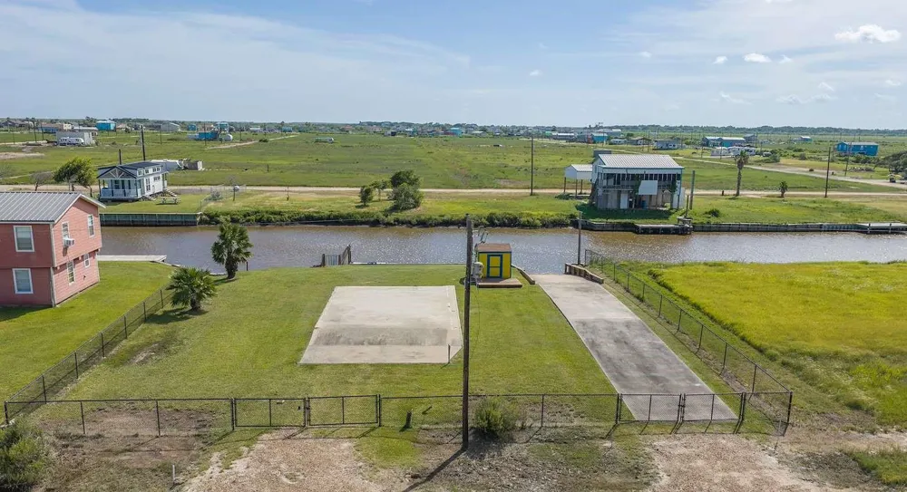 683 Hall Road Sargent, TX 77414